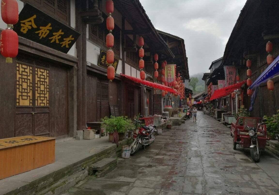 医生医院体检血液问题，明白的进来看看谢谢了，男31岁，图一是一月前体检结果，图二是一月后复查情况！